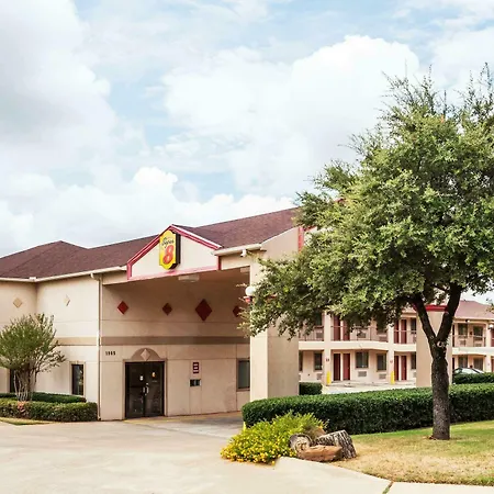 Super 8 By Wyndham Arlington East Hotel